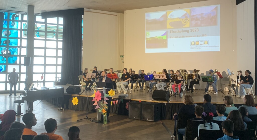&quot;Eine Reise um die Welt&quot; - Neue 5. Klassen werden herzlich an der Bertolt-Brecht-Gesamtschule in Bonn begrüßt!